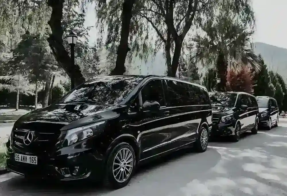 Alaçatı'ya özel transfer hizmetinde kullanılan Mercedes Vito VIP araç
